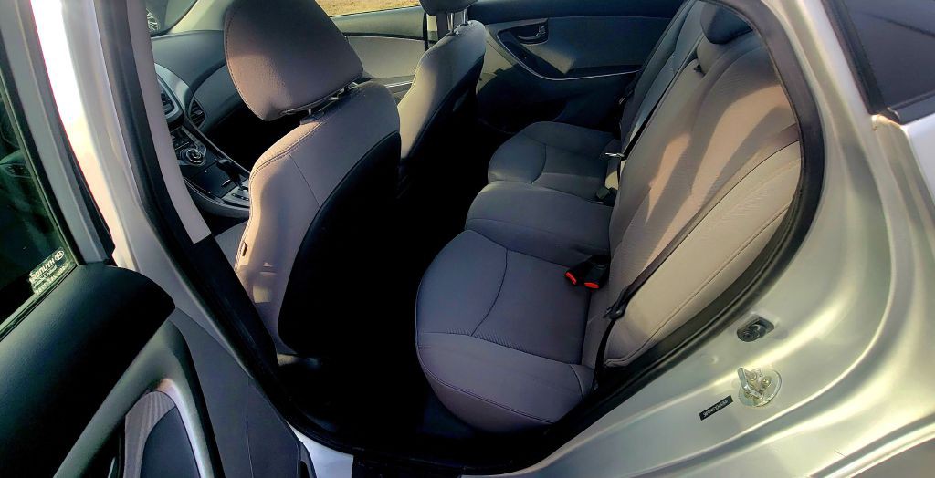 2013 Hyundai Elantra Image 8