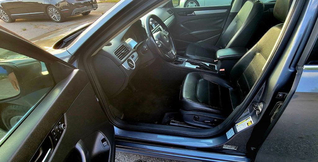 2013 Volkswagen Passat Image 9