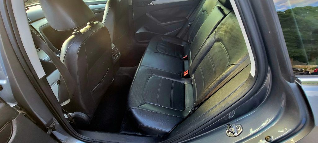 2013 Volkswagen Passat Image 10