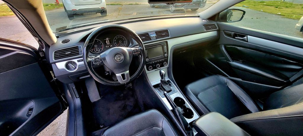 2013 Volkswagen Passat Image 11