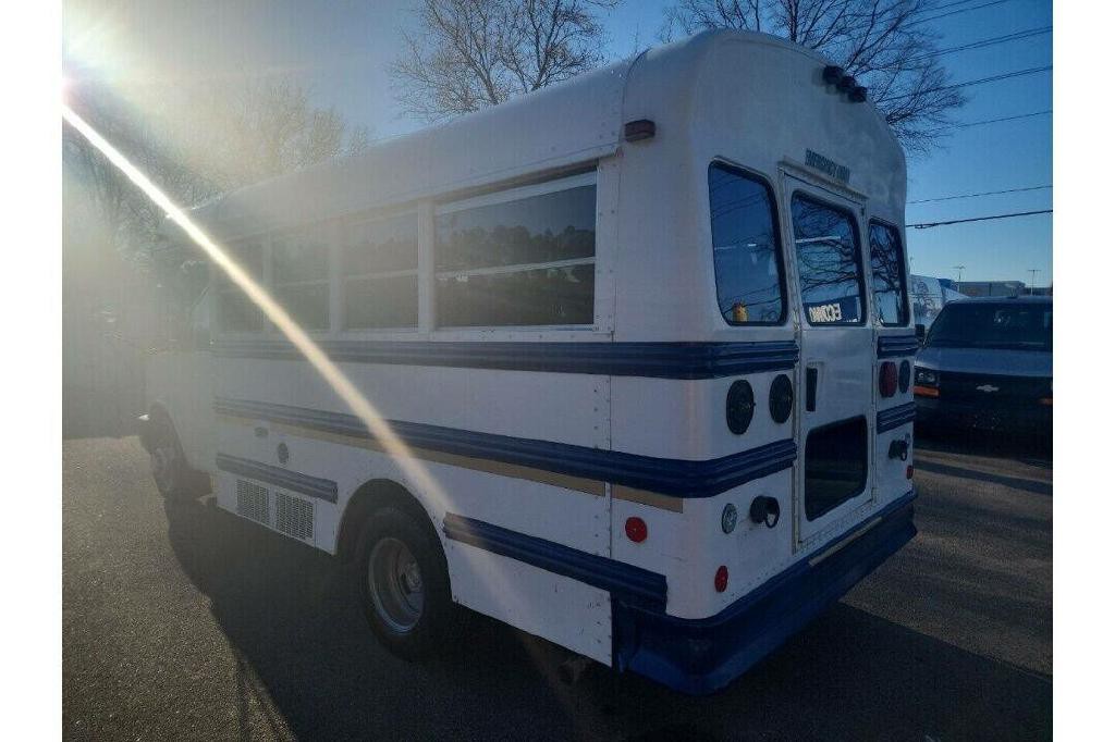 2007 Chevrolet Express Image 3