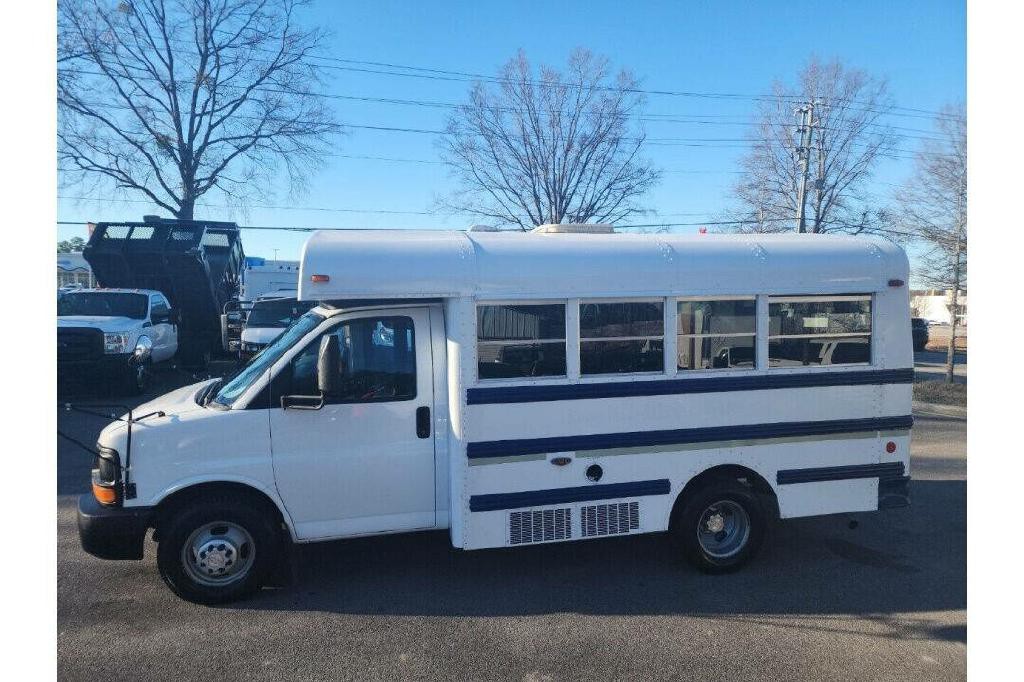 2007 Chevrolet Express Image 4