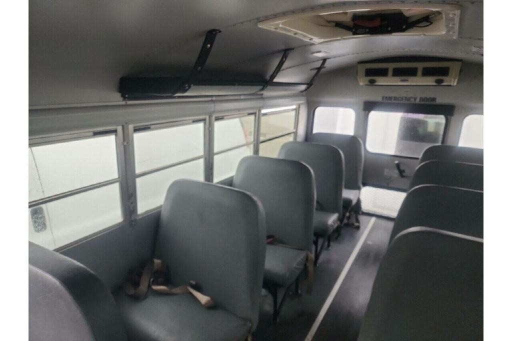 2007 Chevrolet Express Image 9