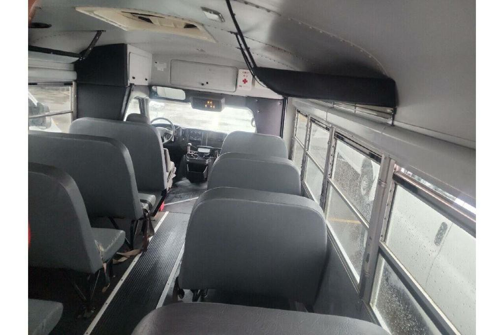 2007 Chevrolet Express Image 10