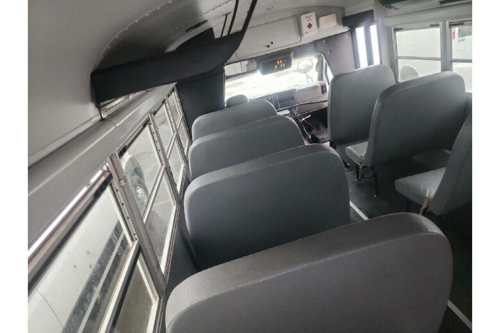 2007 Chevrolet Express Image 11