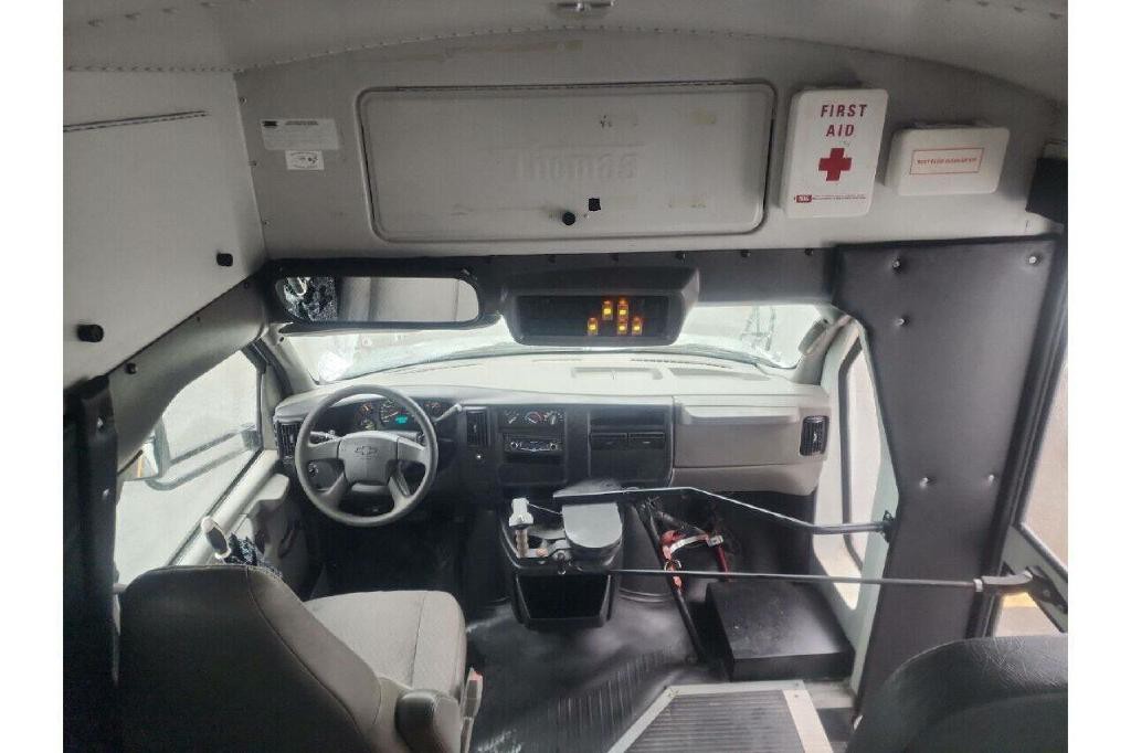 2007 Chevrolet Express Image 13