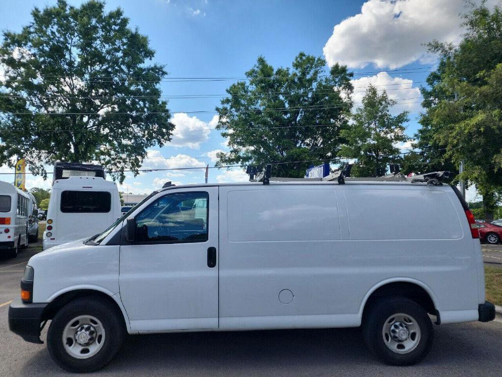 2018 Chevrolet Express Image 2