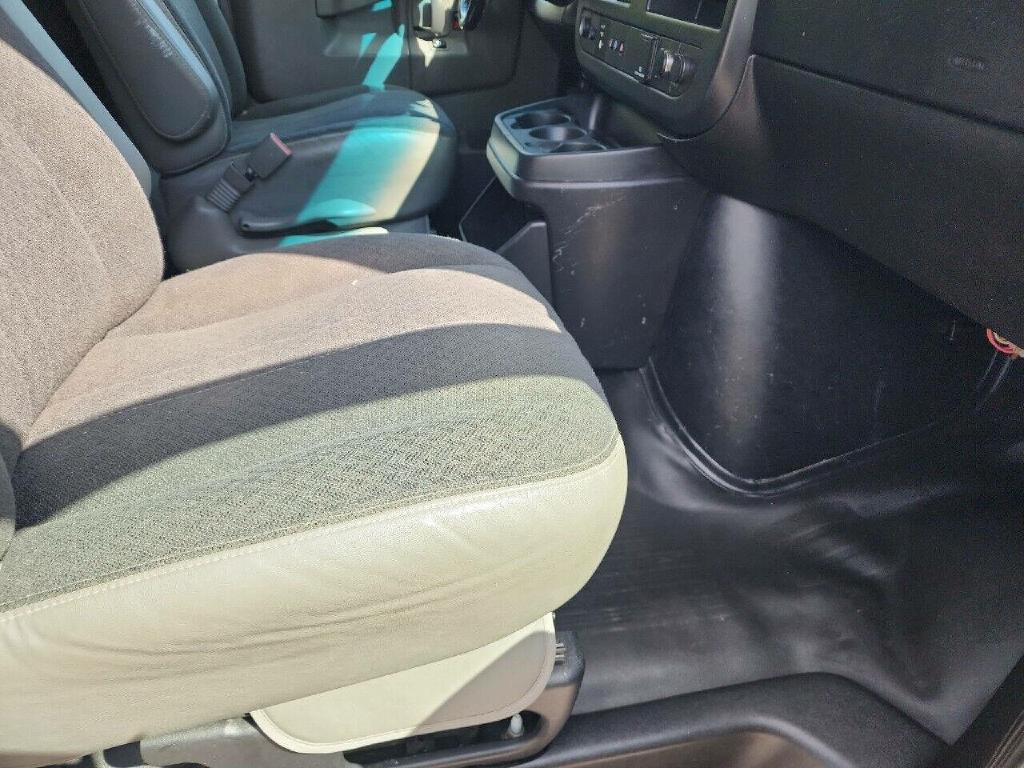 2018 Chevrolet Express Image 16