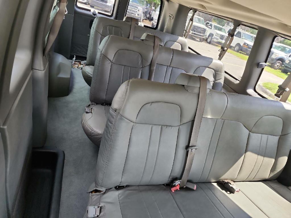 2012 Chevrolet Express Image 9