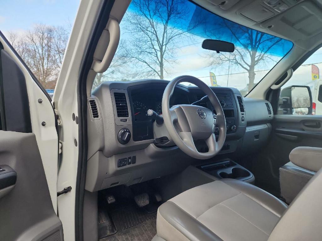 2015 Nissan NV Image 9