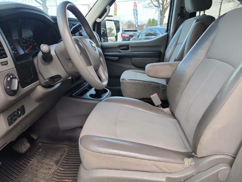 2015 Nissan NV Image 10