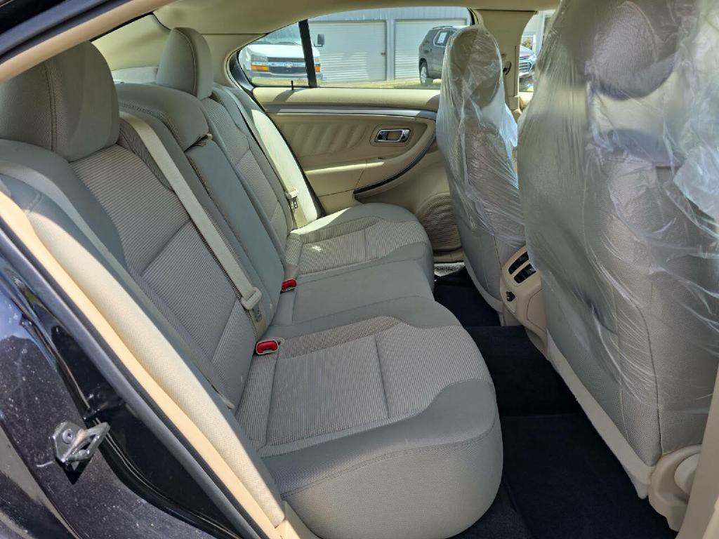 2016 Ford Taurus Image 17