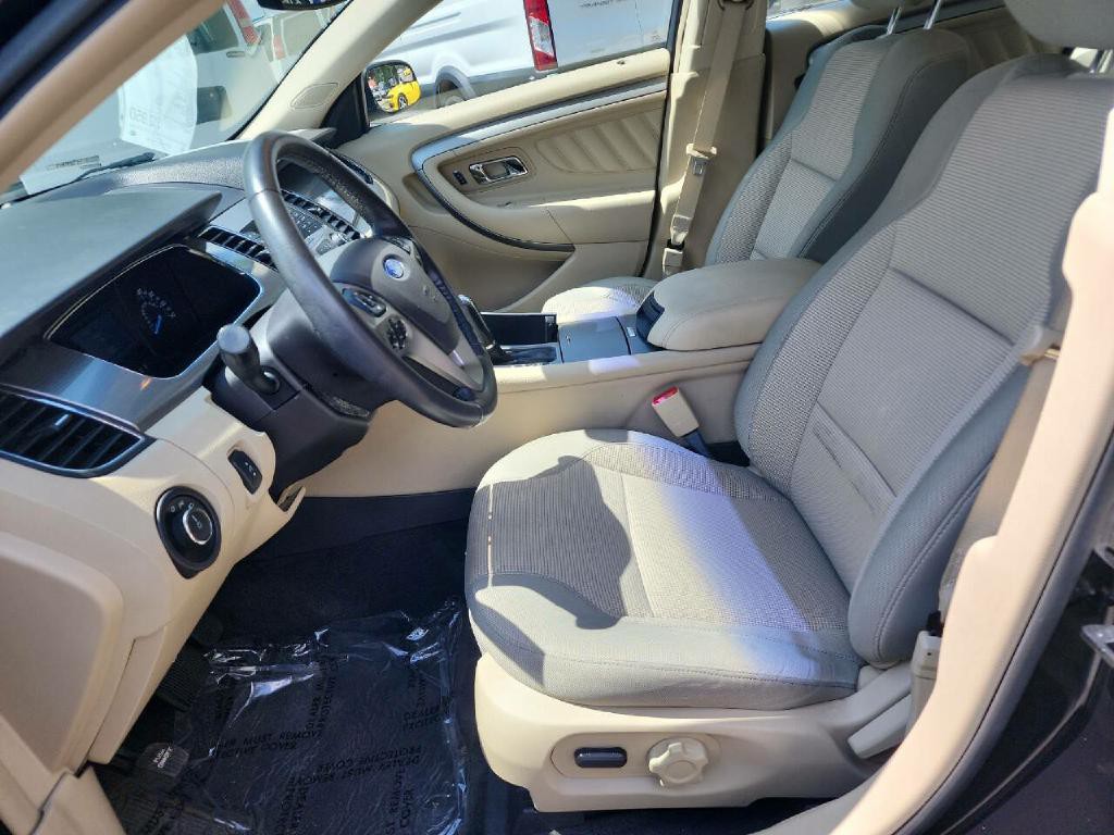 2016 Ford Taurus Image 28