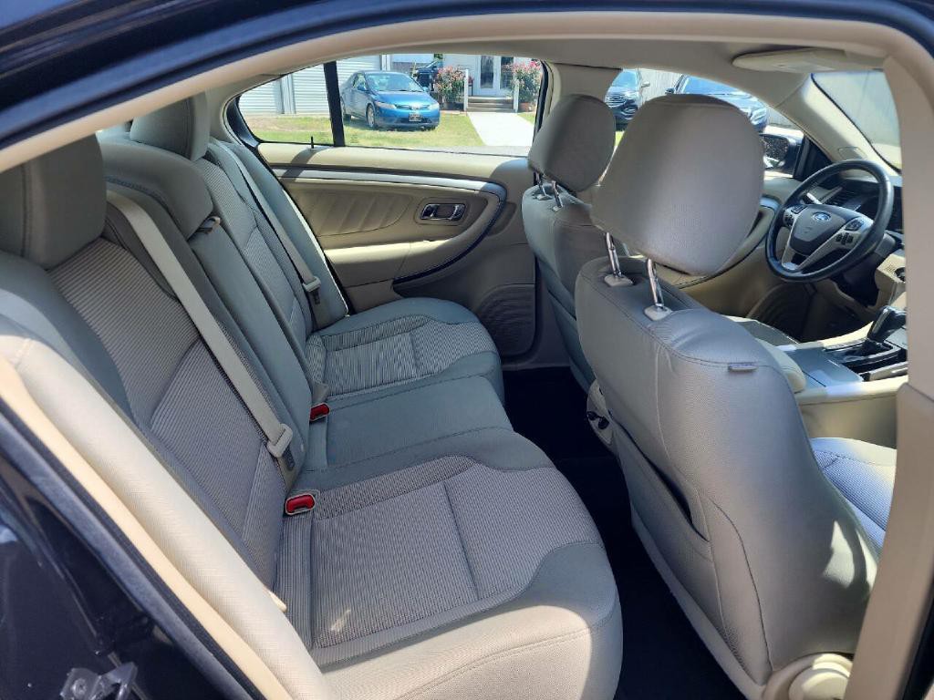 2016 Ford Taurus Image 32