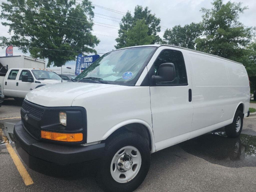 2015 Chevrolet Express Image 1
