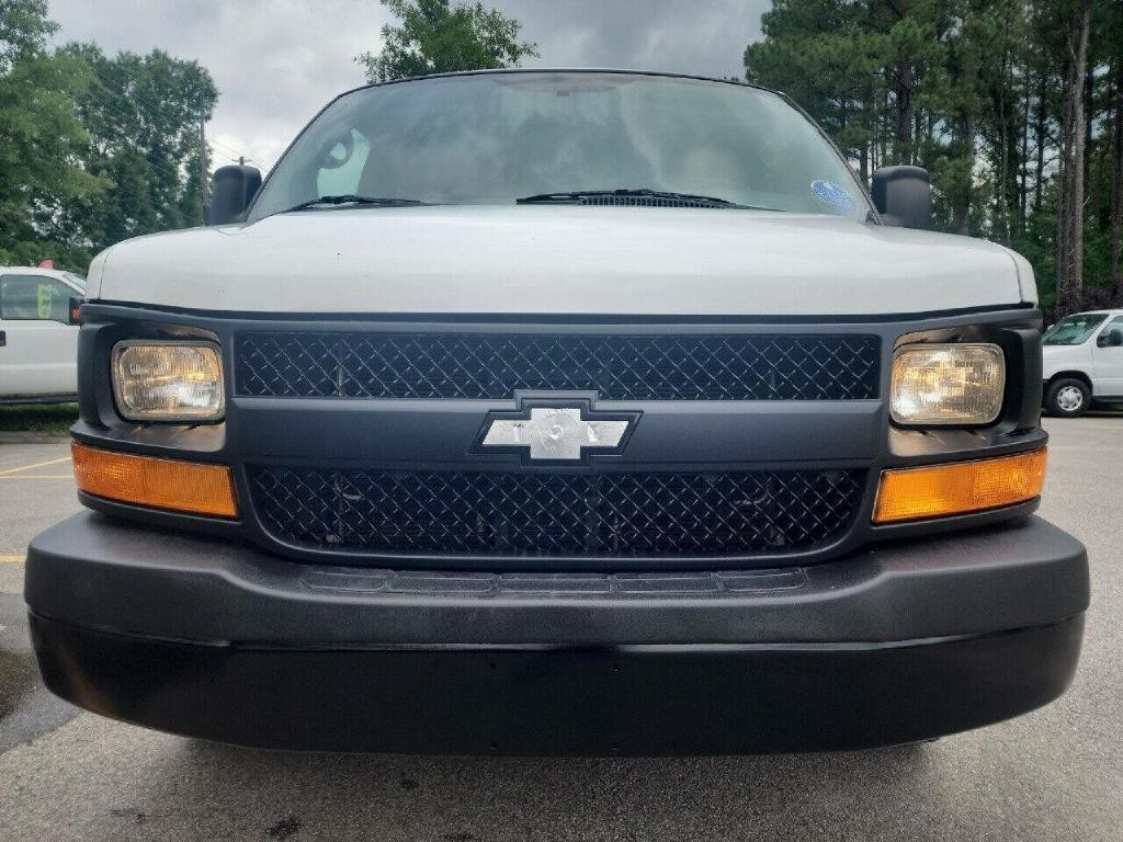 2015 Chevrolet Express Image 2