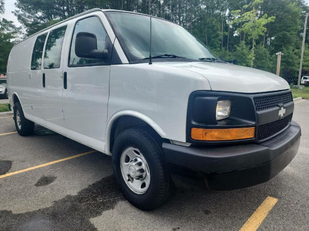 2015 Chevrolet Express Image 3