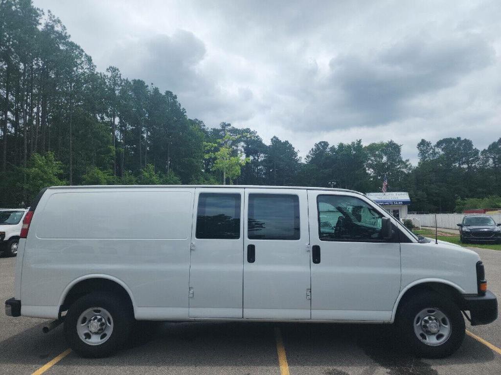 2015 Chevrolet Express Image 4
