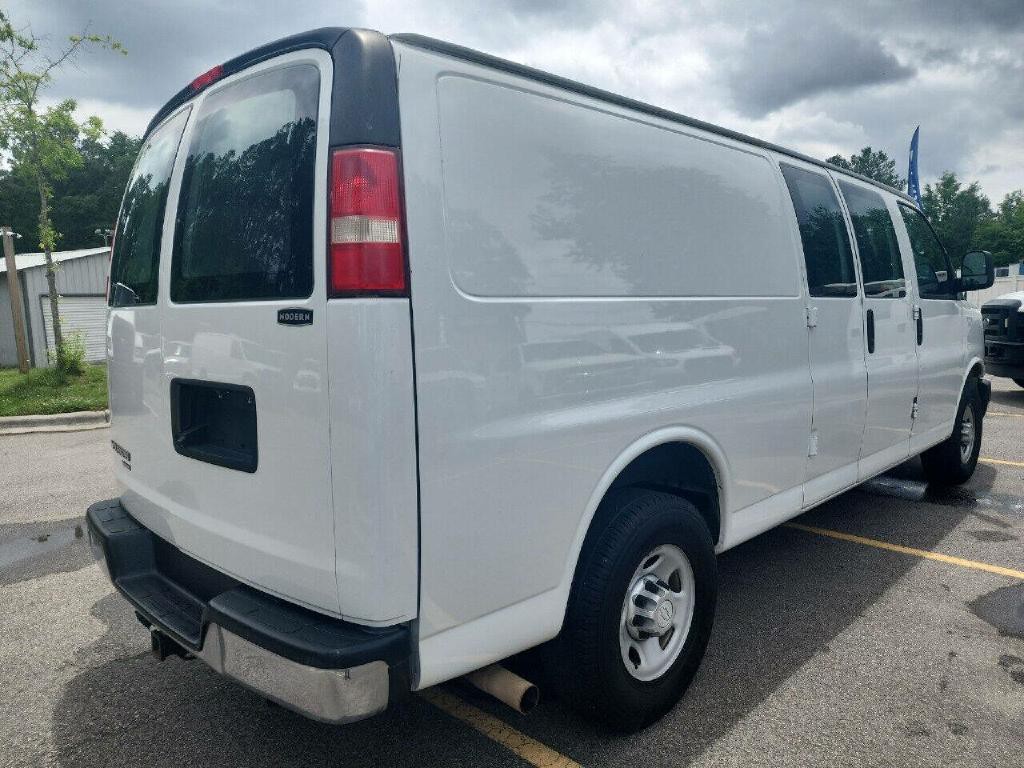 2015 Chevrolet Express Image 5