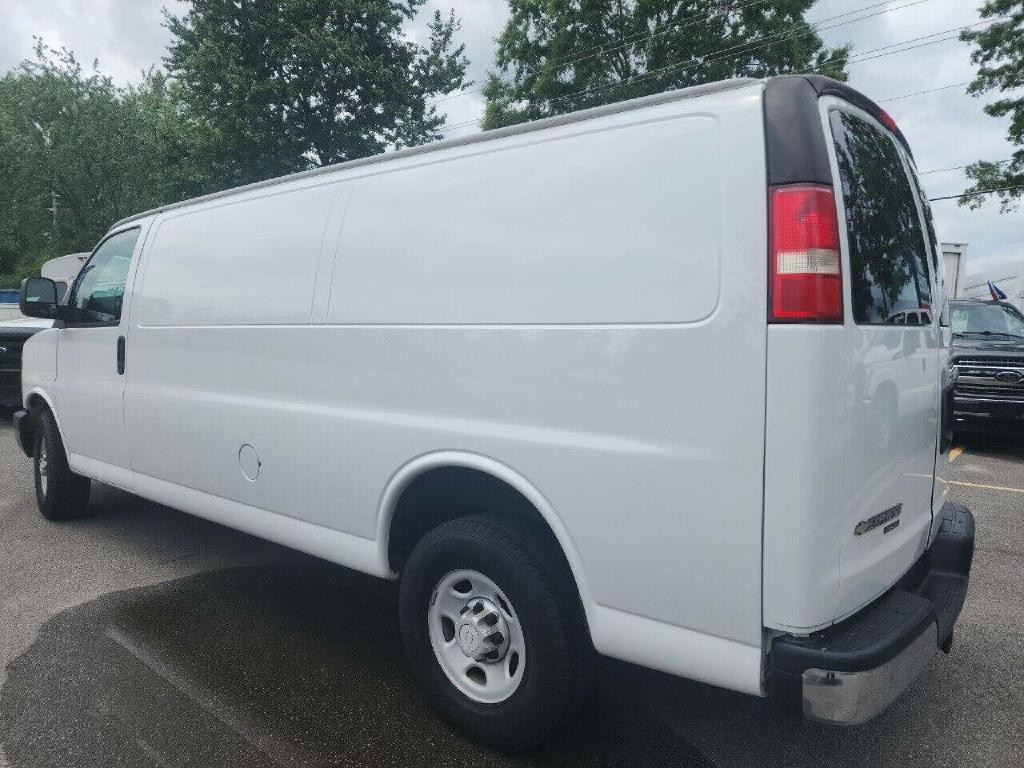 2015 Chevrolet Express Image 7