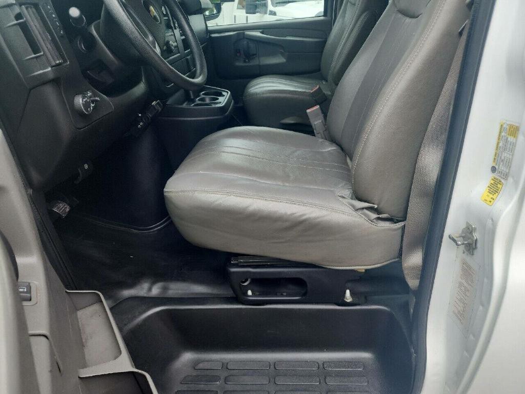 2015 Chevrolet Express Image 9