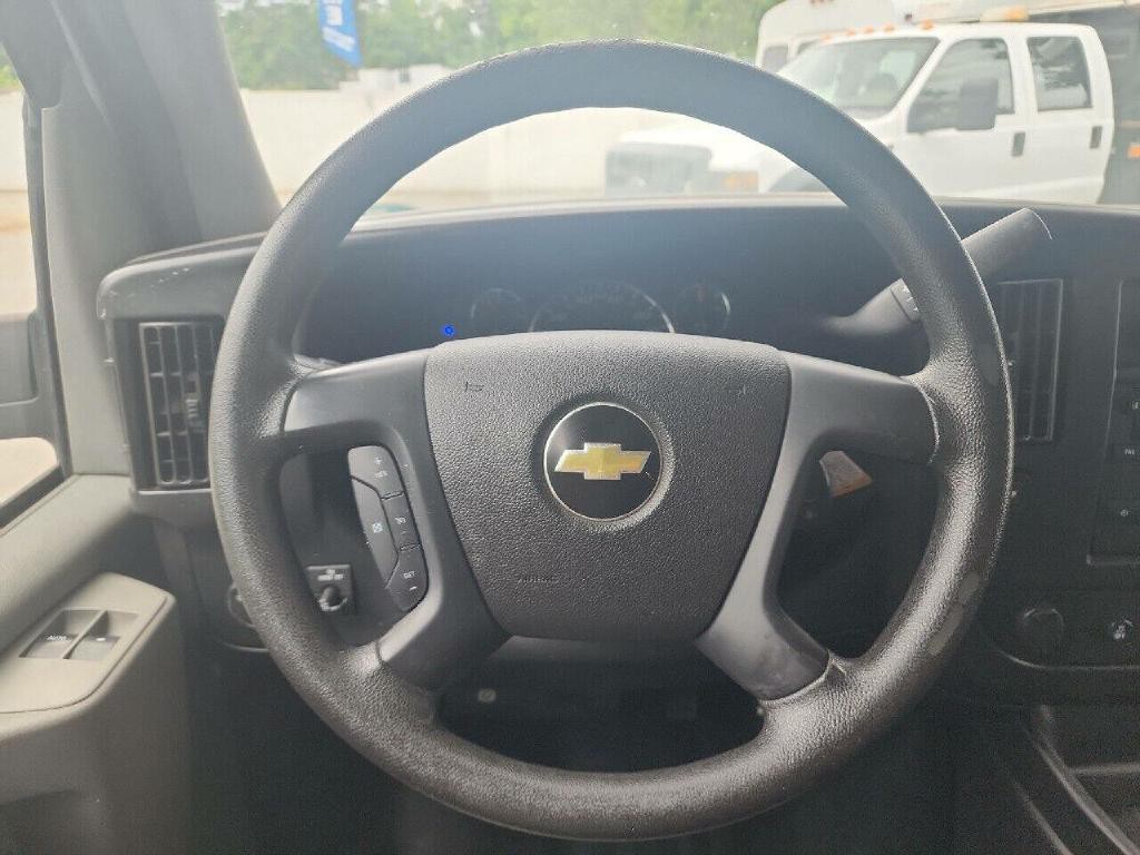 2015 Chevrolet Express Image 10