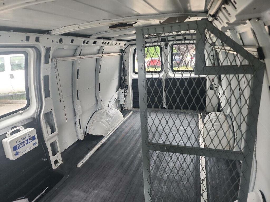 2015 Chevrolet Express Image 12