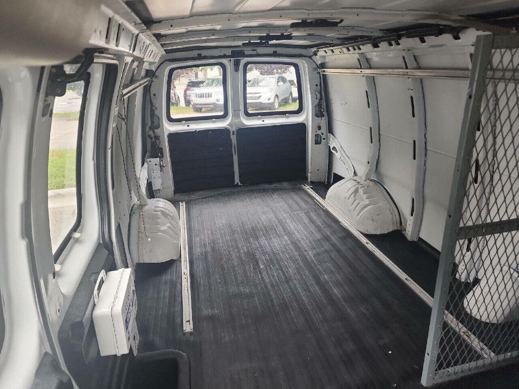 2015 Chevrolet Express Image 14