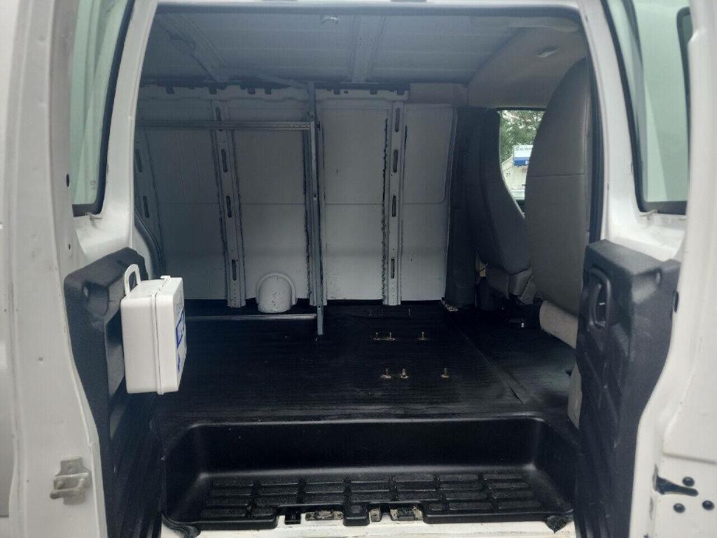 2015 Chevrolet Express Image 15