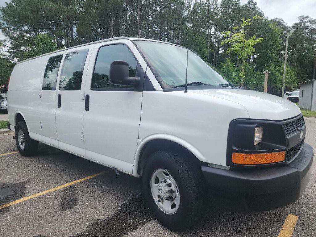 2015 Chevrolet Express Image 17