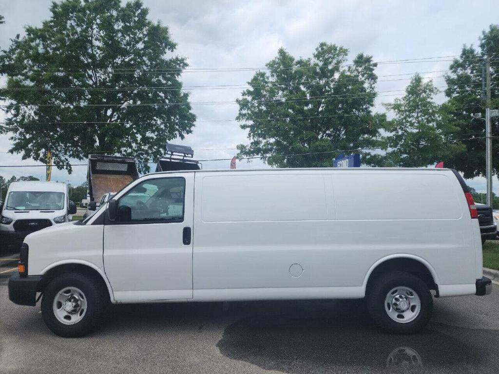 2015 Chevrolet Express Image 19