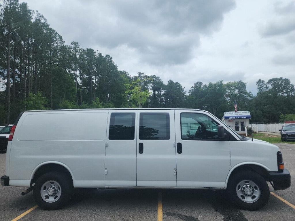 2015 Chevrolet Express Image 20
