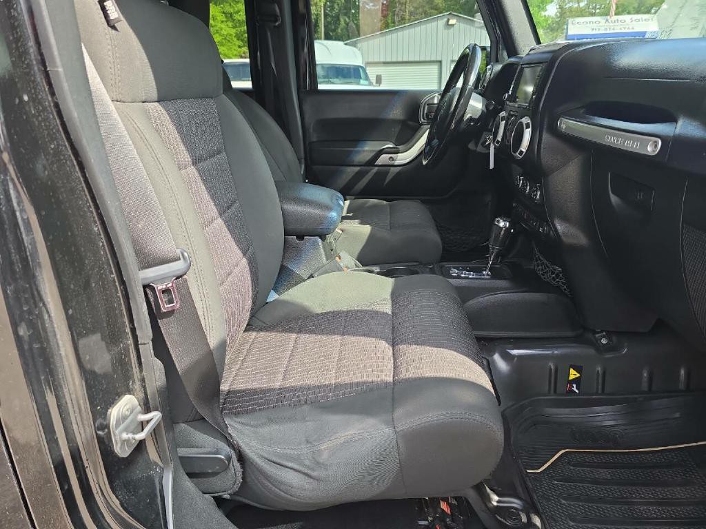 2012 Jeep Wrangler Unlimited Image 12