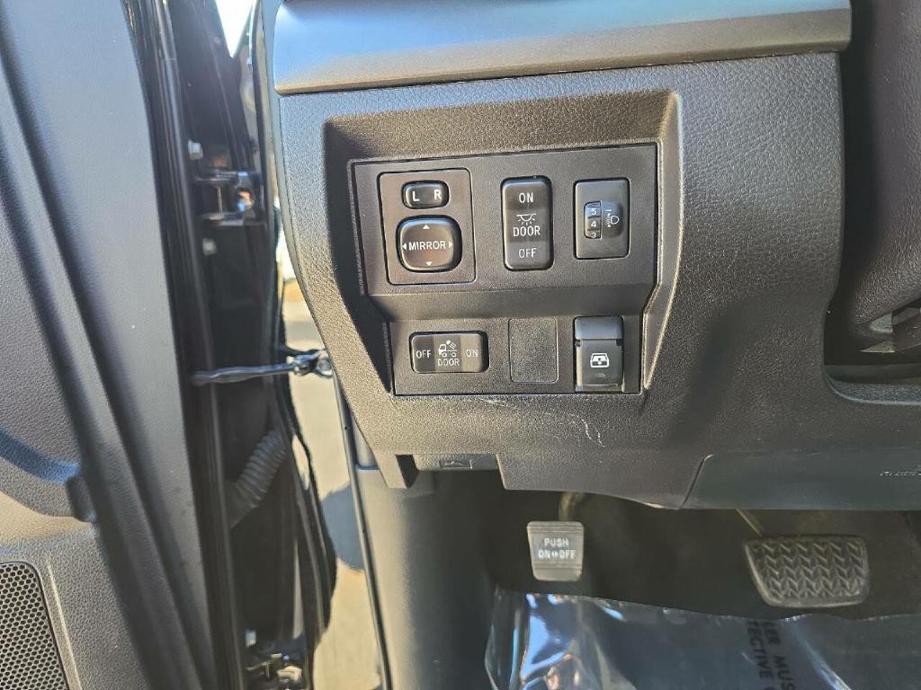 2016 Toyota Tundra Image 12