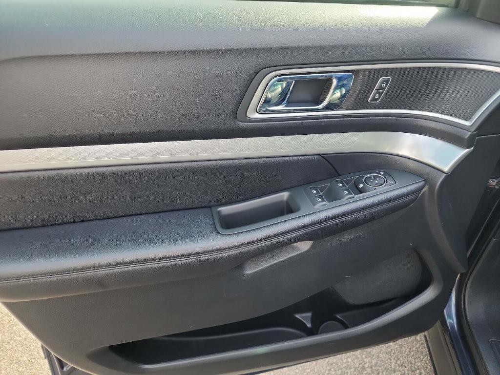 2017 Ford Explorer Image 17