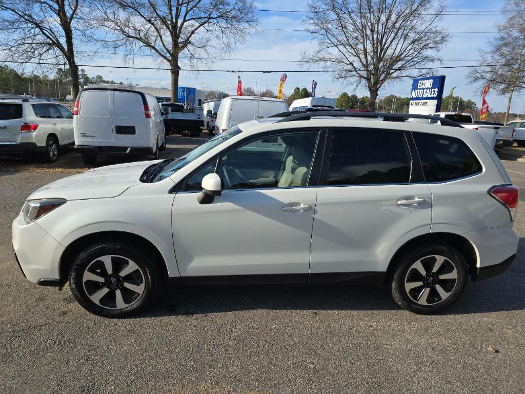 2017 Subaru Forester Image 2