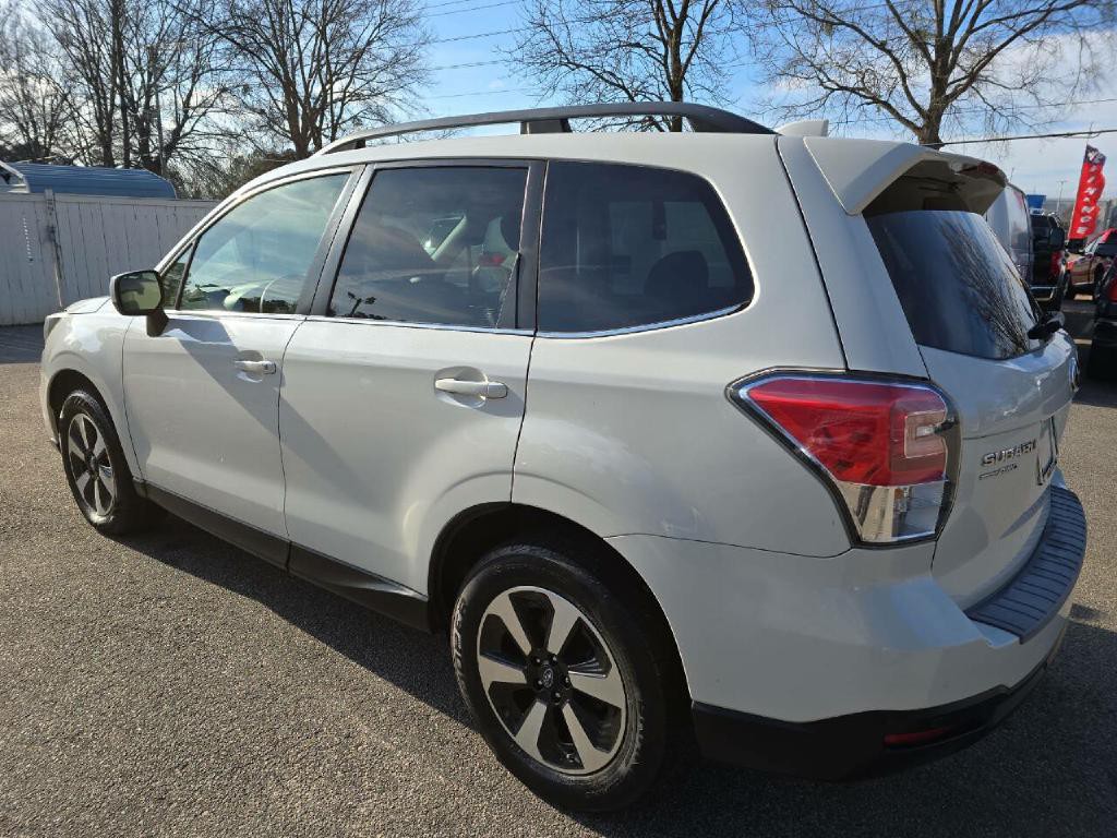 2017 Subaru Forester Image 3