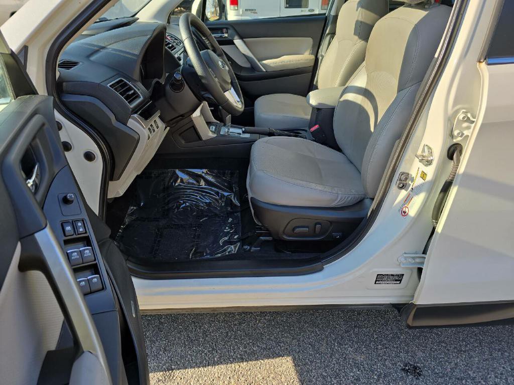 2017 Subaru Forester Image 8