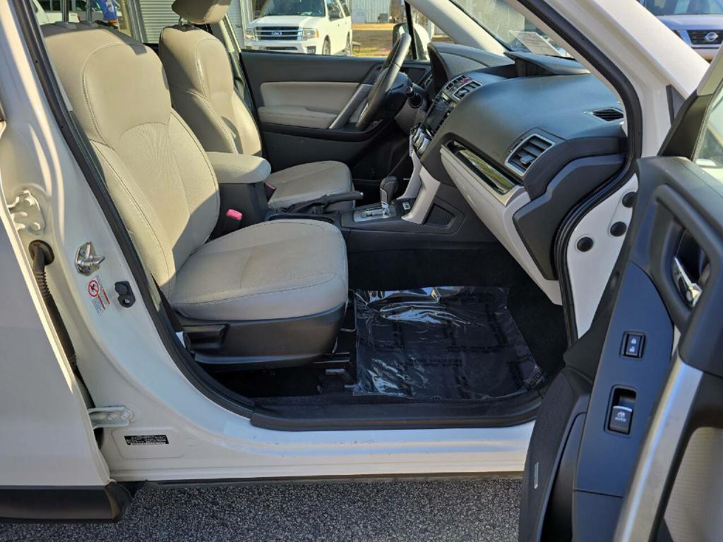 2017 Subaru Forester Image 18