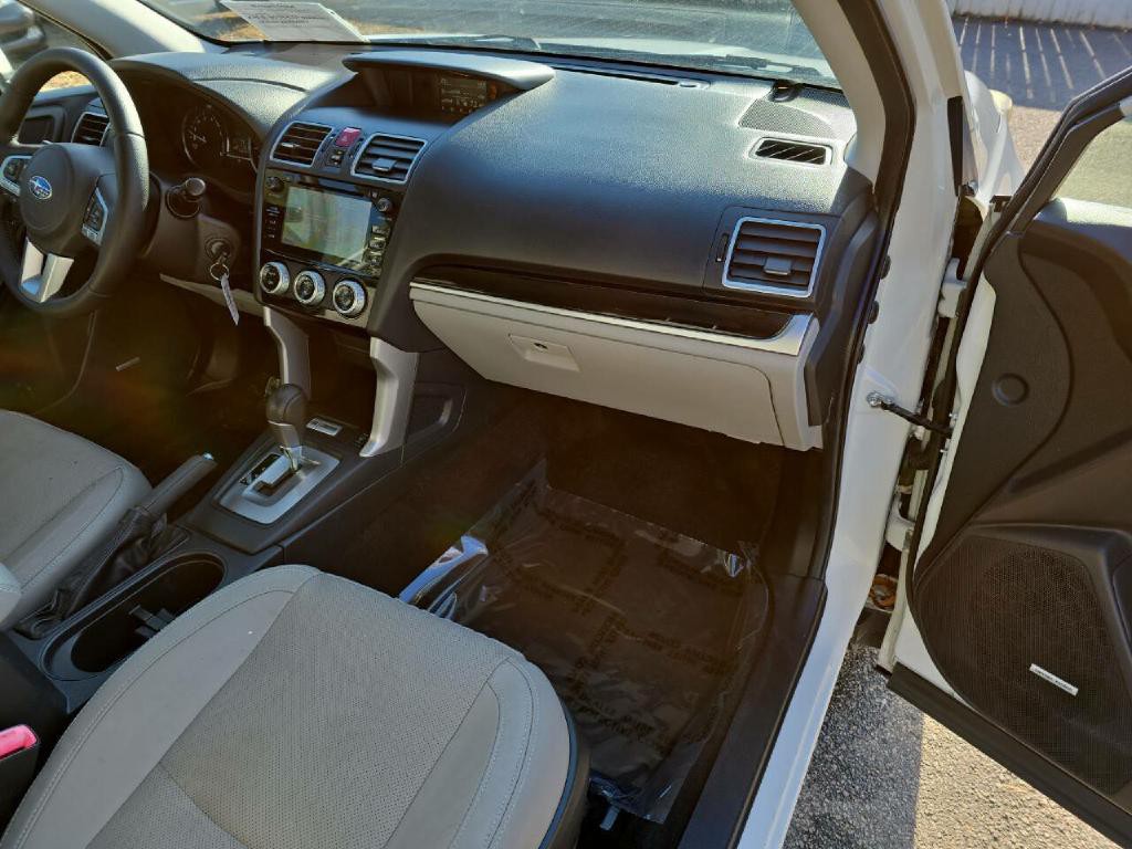 2017 Subaru Forester Image 19