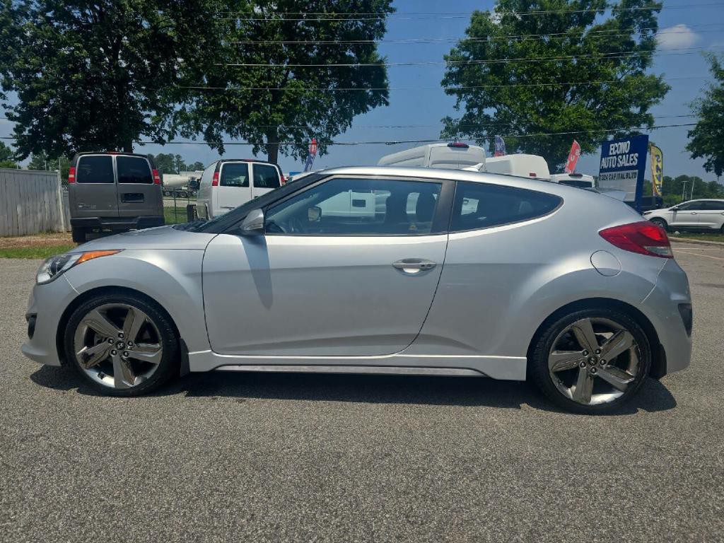 2015 Hyundai Veloster Image 2