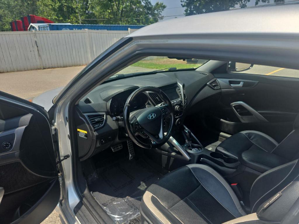 2015 Hyundai Veloster Image 8