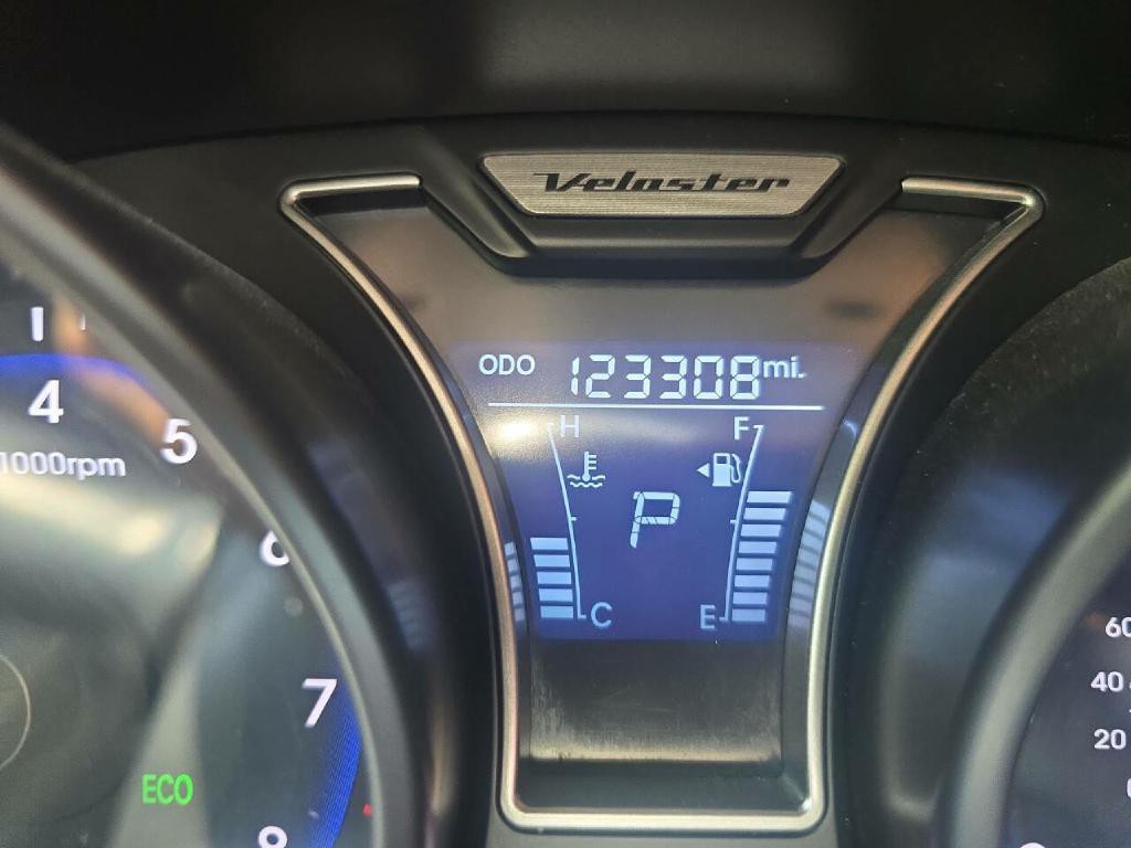 2015 Hyundai Veloster Image 10