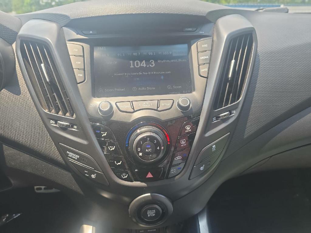 2015 Hyundai Veloster Image 11