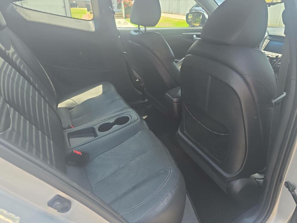 2015 Hyundai Veloster Image 16