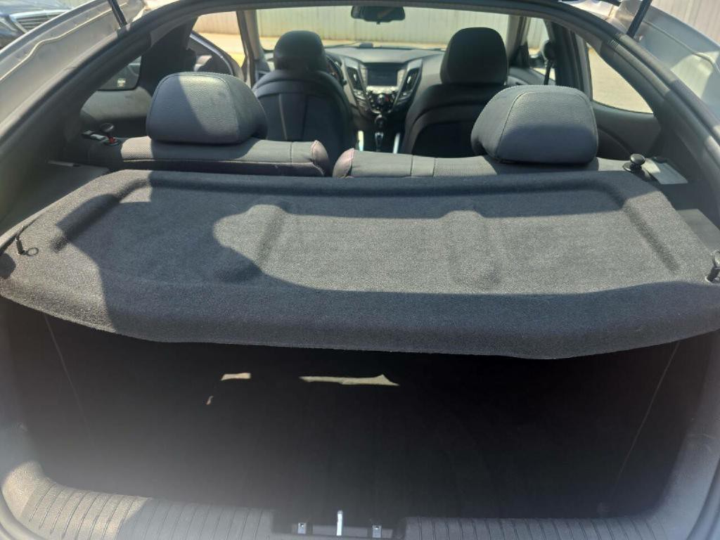 2015 Hyundai Veloster Image 17