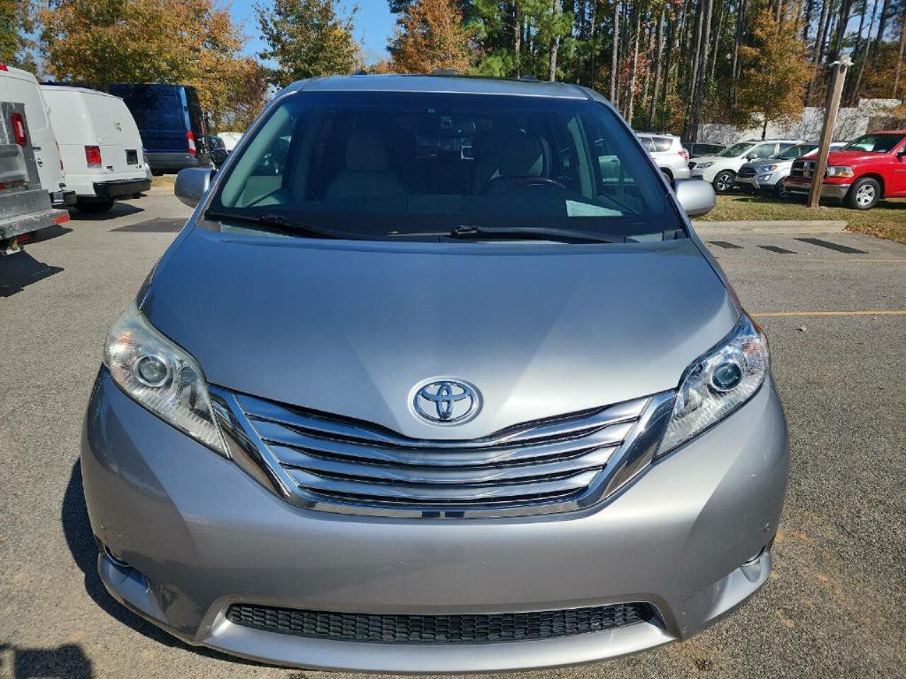 2012 Toyota Sienna Image 7