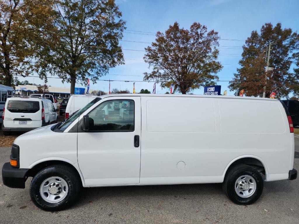 2010 Chevrolet Express Image 2