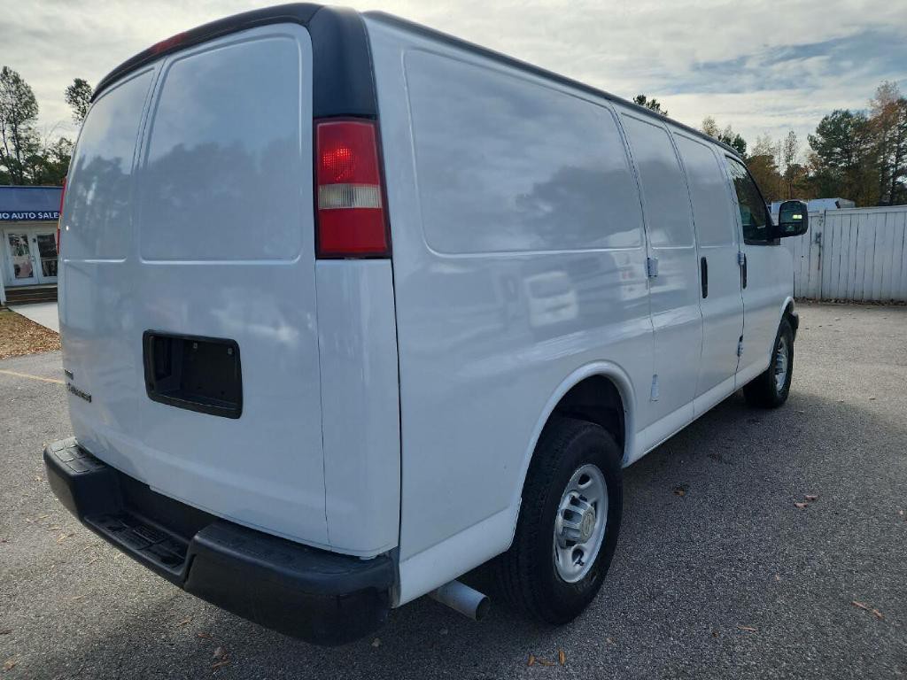 2010 Chevrolet Express Image 5