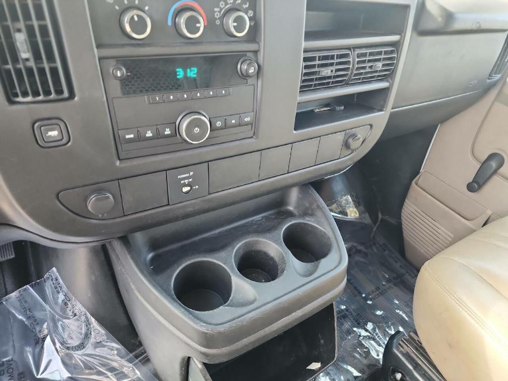 2010 Chevrolet Express Image 8
